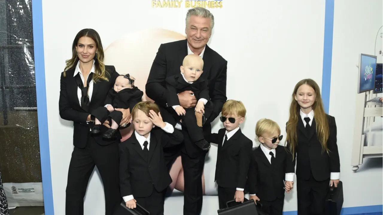 Alec Balwin’s Family Accompanies Him At Manslaughter Trial, Know All About His Wife And 7 Children Alec Baldwin