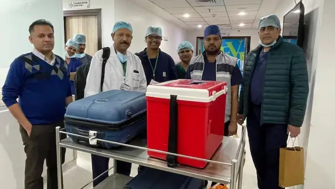Dr Ritwick Raj Bhuyan, Director, Adult Cardiac Surgery, Fortis Escorts Heart Institute, Okhla, New Delhi with team of doctors with live heart for transplantation.