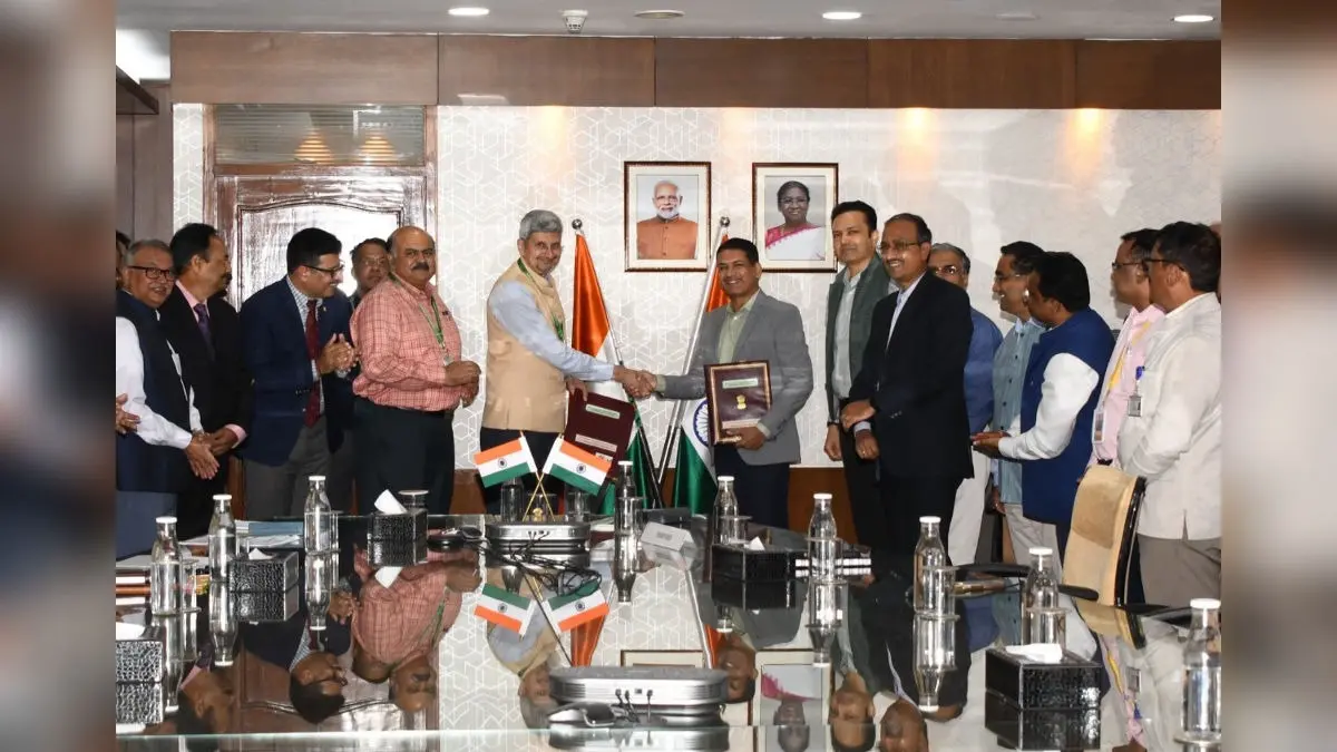 DRDO signs MoU to develop 300 MW solar renewable energy projects across its establishments