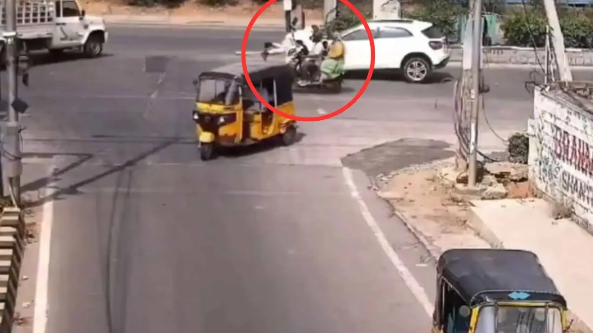 Drunk Driver Rams Car, Drags Traffic Constable on Bonnet for 1 Km in Hyderabad’s Gachibowli Drunk Driver Rams Car, Drags Traffic Constable on Bonnet for 1 Km in Hyderabad’s Gachibowli