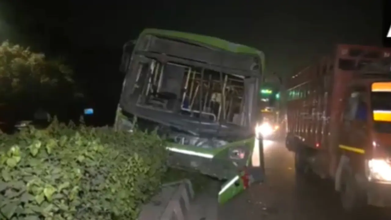 Road Accident: दिल्ली में मौत की DTC; बेकाबू बस ने पहले युवक फिर पुलिस कांस्टेबल को रौंदा DTC Bus