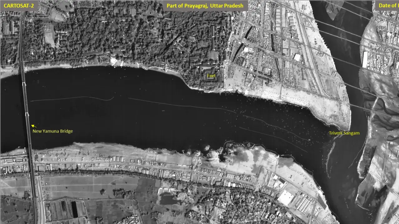Stunning! ISRO Beams Down Breathtaking Space Images of Maha Kumbh Captured by EOS-04 ISRO Captures Stunning Images of Maha Kumbh Preparations in Prayagraj