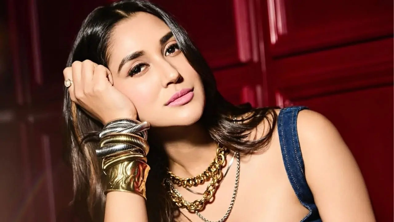 DYK Nikita Dutta, Saif Ali Khan's Jewel Thief Co-star & Former TV Actor, Has Also Worked With Akshay Kumar, Abhishek Bachchan DYK Nikita Dutta, Saif Ali Khan's Jewel Thief Co-star & Former TV Actor, Has Also Worked with Akshay Kumar, Abhishek Bachchan