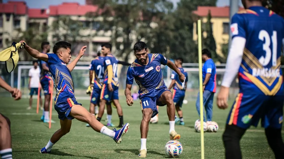 East Bengal vs NorthEast United Live Streaming: When And Where To Watch ISL 2025-26 Match Live In India? East Bengal squad training ahead of ISL clash