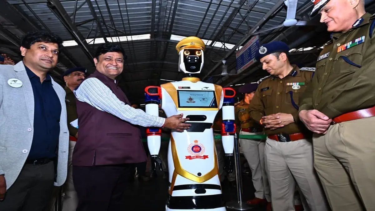Historic: Meet RPF Humanoid Robot ‘ASC Arjun’ At Visakhapatnam Railway Station