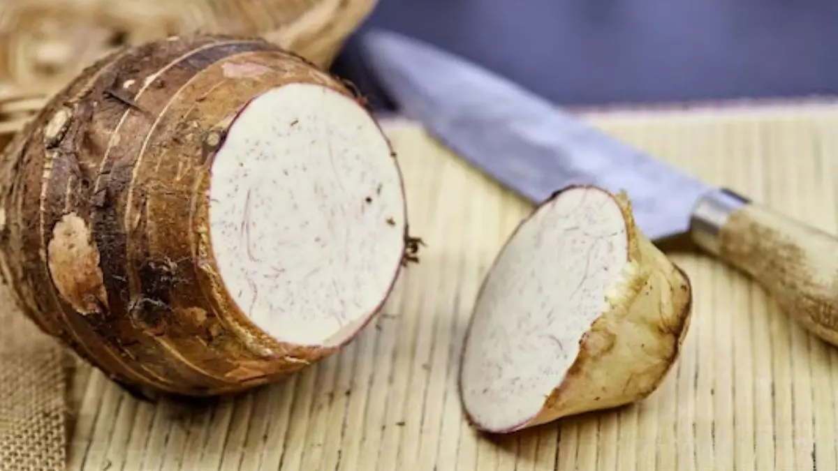 easy hacks to chop taro root without itching and burning problem also to avoid stickiness arbi chilne or katne ka tarika