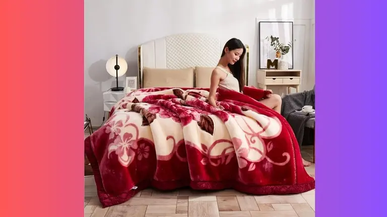 Blanket cleaning tips: गुलाबी ठंड के साथ अब निकालेंगे कंबल-रजाई? 10 मिनट में धूल-बदबू हटाने के लिए अपनाएं ये आसान उपाय easy tips to clean blanket and get rid of odor