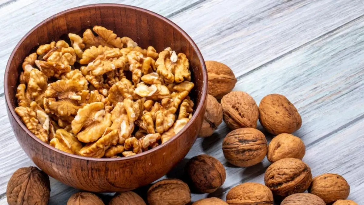 Eating soaked walnuts every day
