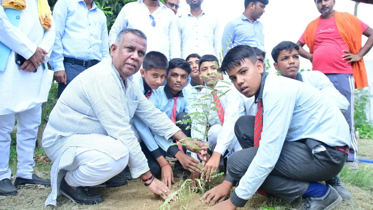 ek ped maa ke naam campaign