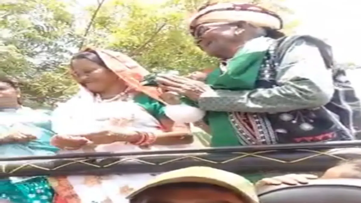 Elderly Couple Finally Ties Knot After 70 Years Of Living Together In Traditional Wedding Ceremony Elderly couple ties knot after 70 years of living together in Rajasthan