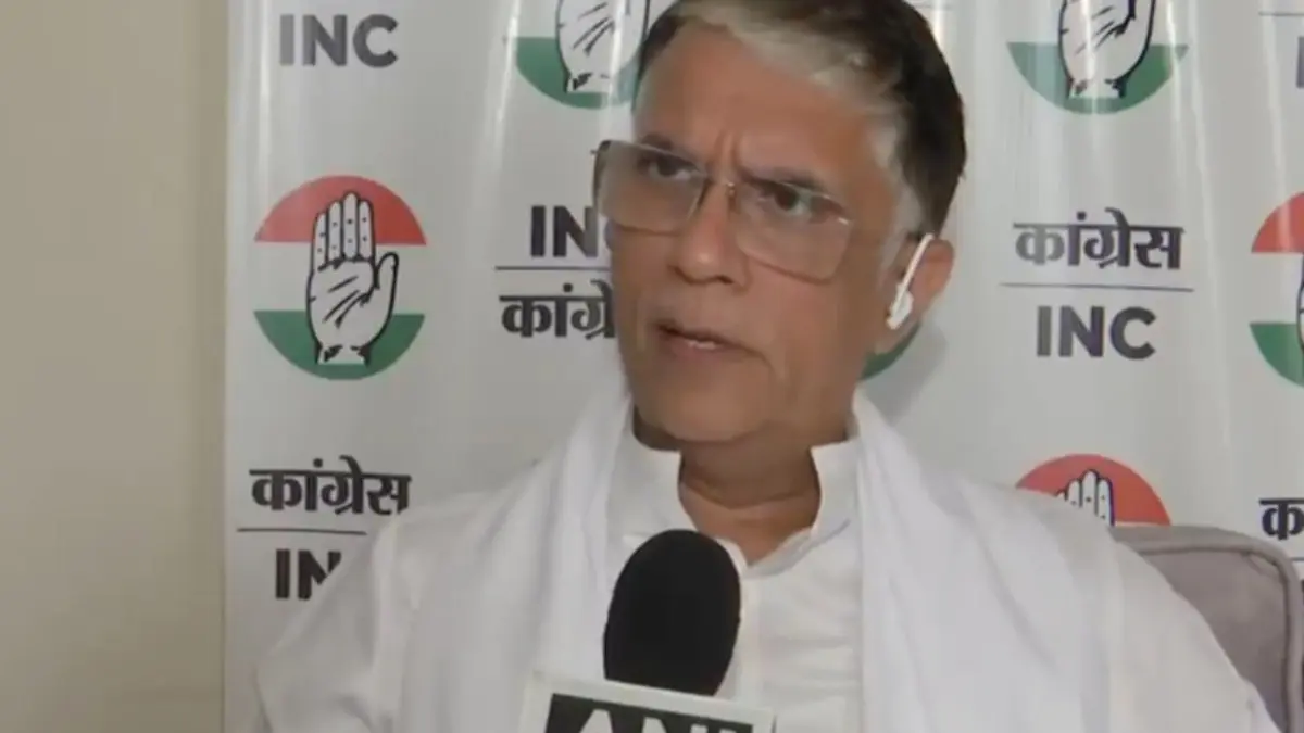 Election Officer Issues Notice to Pawan Khera For Registration As Voter in Two Delhi Constituencies; Congress Leader says EC "Disregards" Opposition Complaints Election Officer issues notice to Pawan Khera for registration as voter in two Delhi constituencies; Congress leader says EC "disregards" opposition complaints Read more At: https://www.aninews.in/news/national/general-news/election-officer-issues-notice-to-pawan-khera-for-registration-as-voter-in-two-delhi-constituencies-congress-leader-says-ec-disregards-opposition-complaints20250902191215/