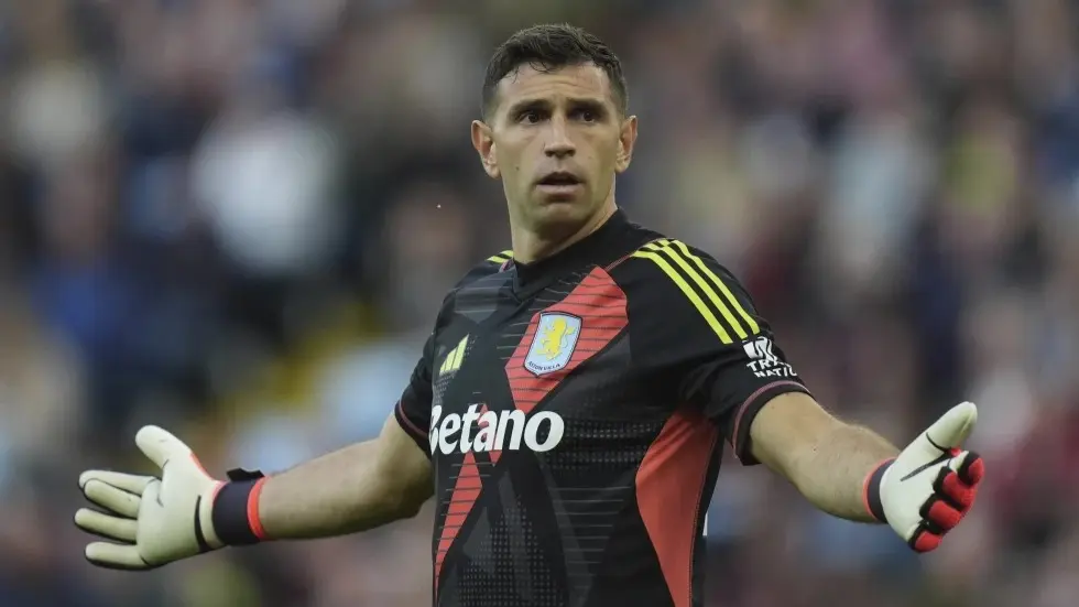 Bizarre Penalty Sends Aston Villa to First Champions League Loss at Brugge. Shakhtar Gets First Win Emiliano Martinez