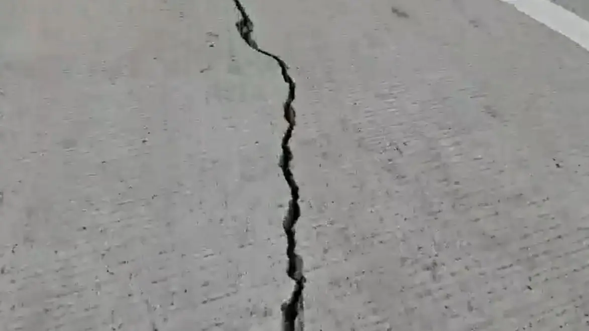 Cracks develop on Samruddhi Expressway