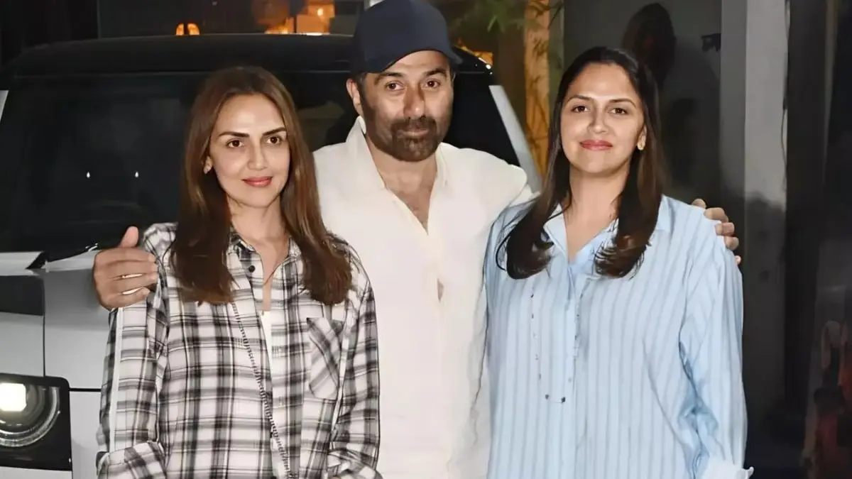 Border 2: धर्मेंद्र के निधन के बाद पहली बार सौतेली बहनों के साथ नजर आए सनी देओल, ईशा-अहाना के साथ मनाया 'बॉर्डर 2' की सक्सेस का जश्न Esha Deol, Sunny Deol Ahana Deol