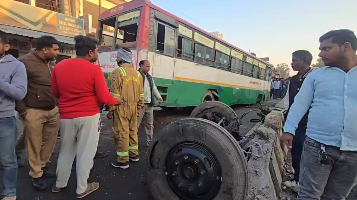 etah uttar pradesh bus overturns on kasganj road 