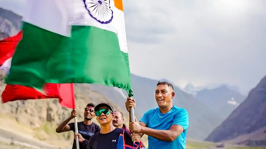 Ex-army Officer Runs 160 km From Srinagar to Drass to Mark Kargil Vijay Diwas Ex-army Officer Runs 160 km From Srinagar to Drass to Mark Kargil Vijay Diwas