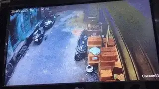 100-year-old building collapses in Firozabad