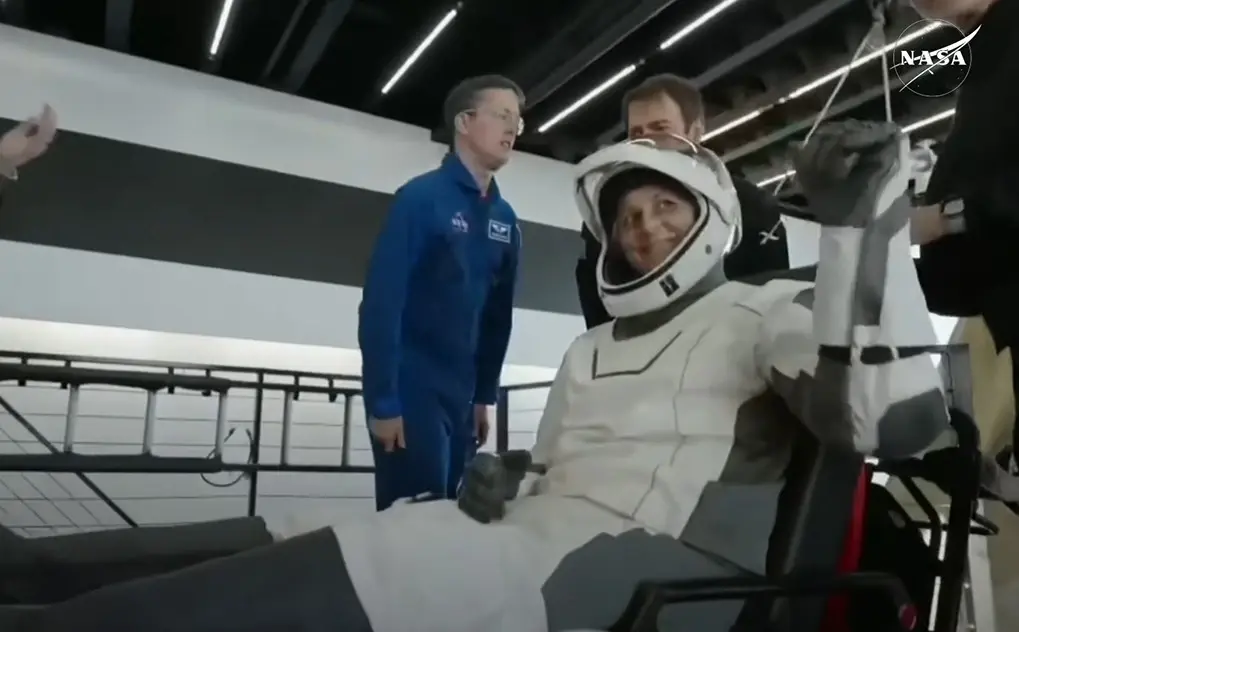 Ear-to-Ear Smile & Emphatic Wave: Watch the Moment Sunita Williams Exits Dragon Capsule