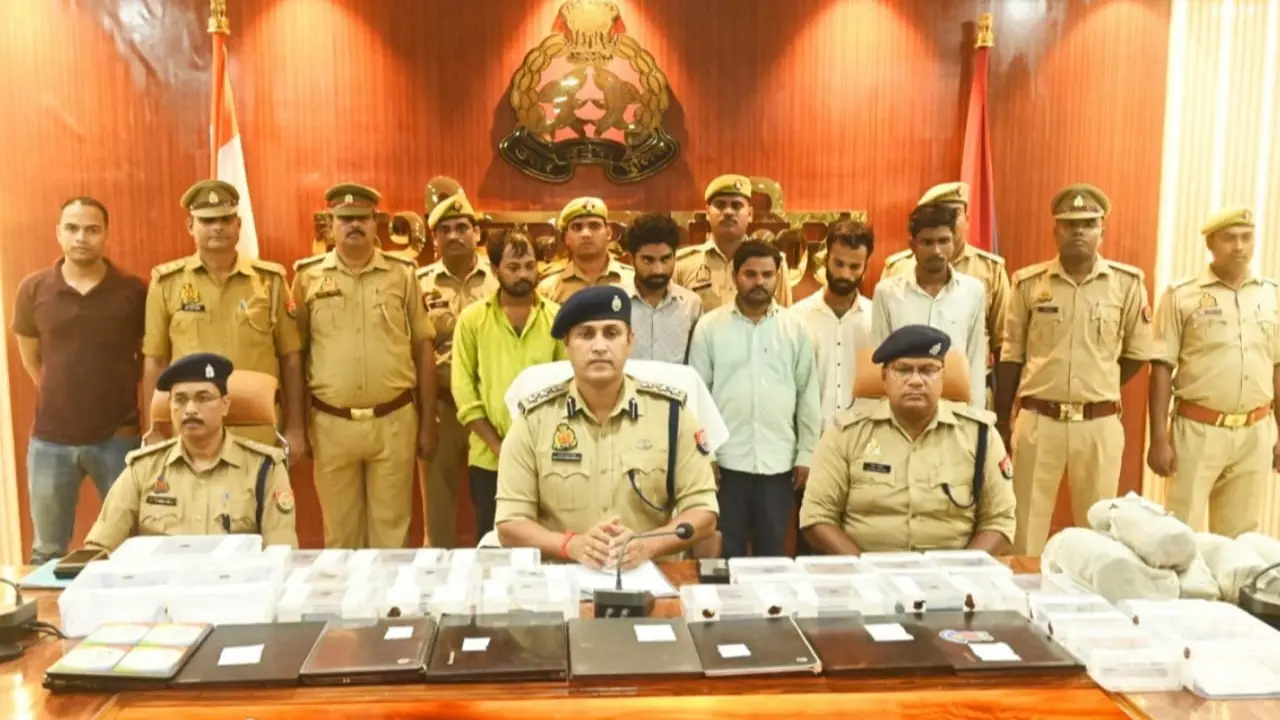 fake documents gang running on the name of csc centre in kushinagar