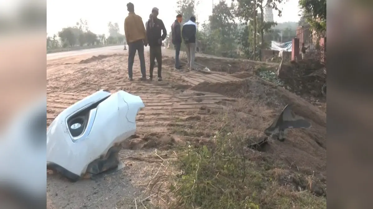Fatal Car-Tractor Collision On Gwalior Highway Leaves 5 Dead; Tractor Driver Flees Fatal Car-Tractor Collision On Gwalior Highway Leaves 5 Dead; Tractor Driver Flees