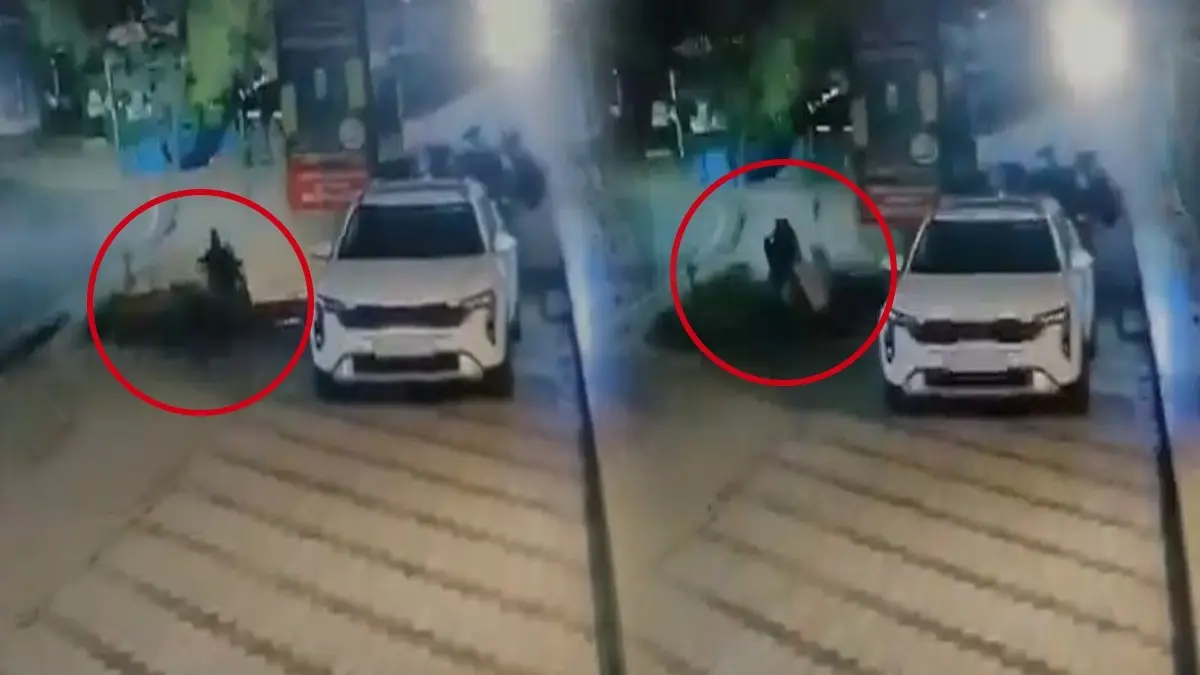 CCTV Captures Fatal Negligence In Kerala: 27-Year-Old Youth Dies After Bike Plunges Into Unmarked Construction Pit Fatal Negligence: 27-Year-Old Youth Dies After Bike Plunges Into Unmarked Construction Pit In Kerala