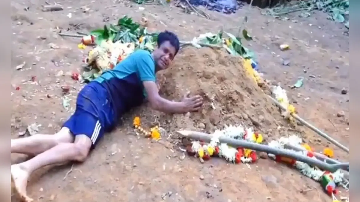 Father clinging to son's grave after he dies at Bengaluru Stampede