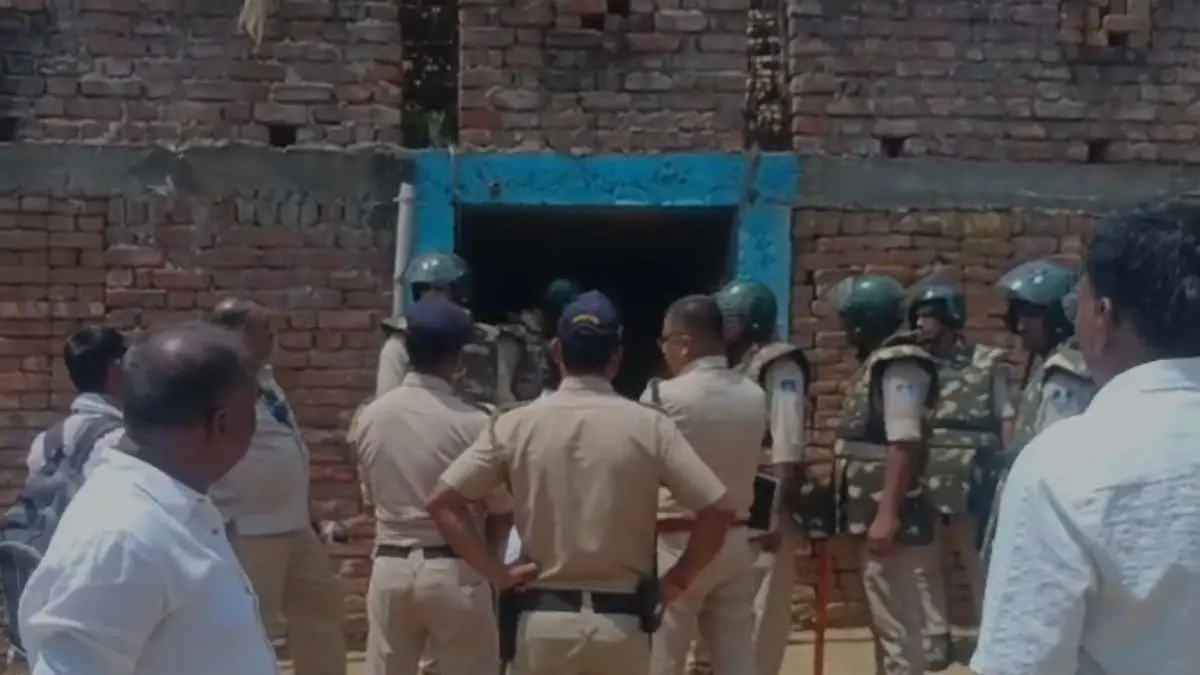 Father, son and daughter 3 members of the same family found hanging