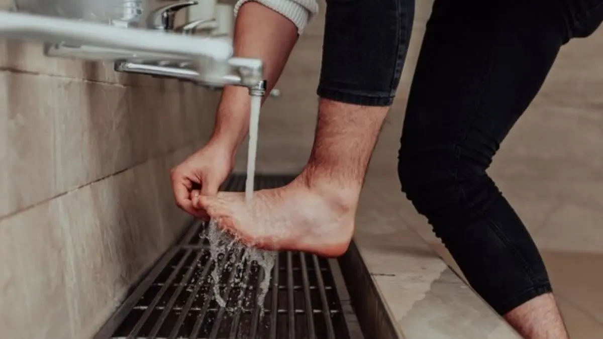 feet washing before sleep