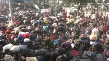 Video: Festive Season Triggers Huge Rush at Surat's Udhna Railway Station Festive Season Triggers Huge Rush in Surat's Udhna Railway Station