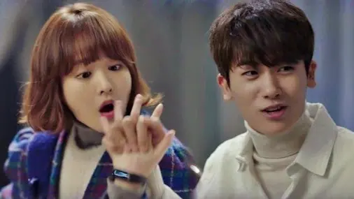 File photo of Park Bo-young and Park Hyung-sik