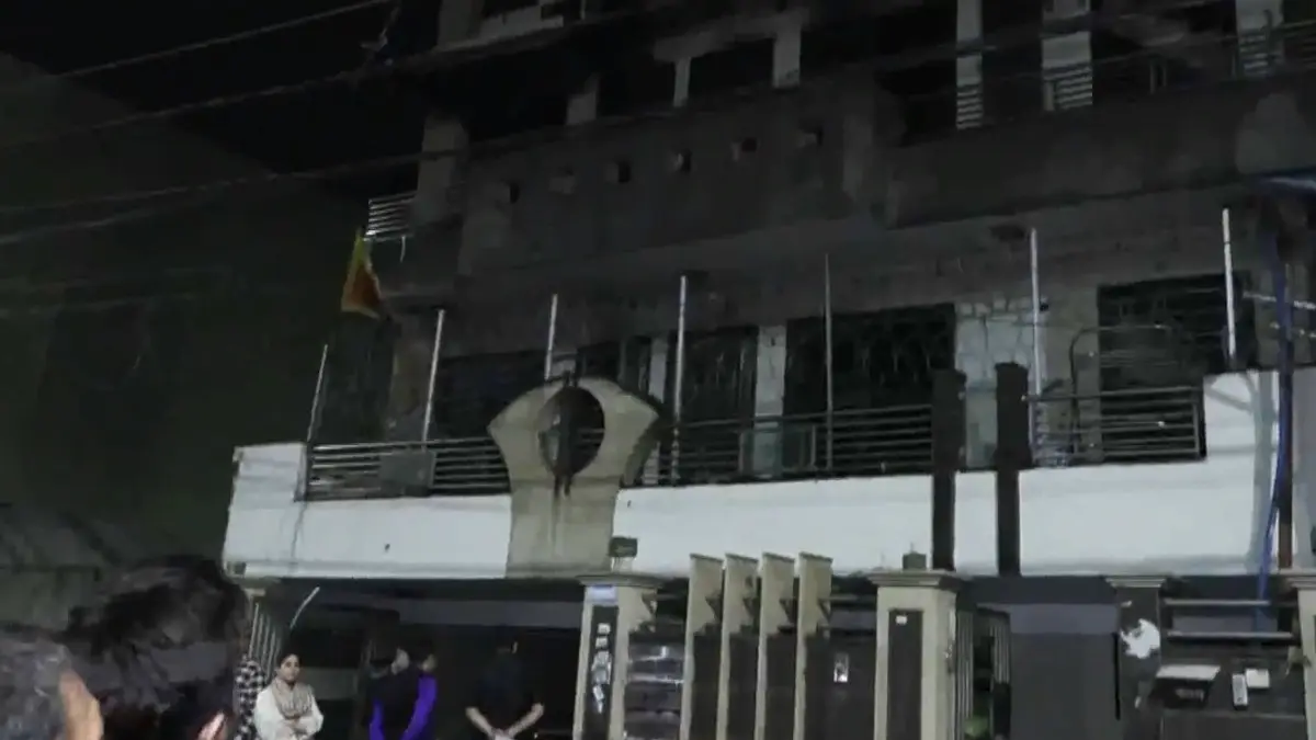 Fire Breaks Out At Building in Delhi's Model Town, 5 Fire Tenders at Spot Fire Breaks Out At Building in Delhi's Model Town, 5 Fire Tenders at Spot