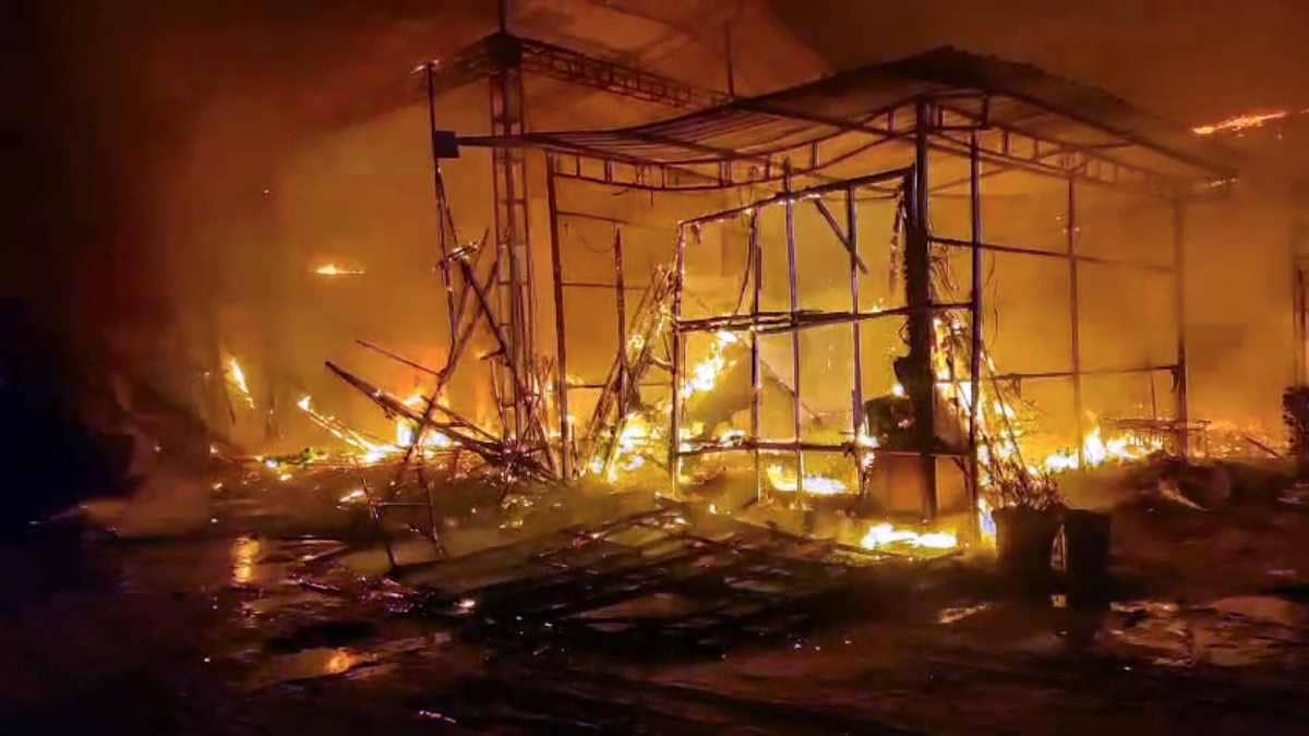 Fire Breaks Out In Delhi's Mundka, 20 Fire Tenders Rush To Spot
