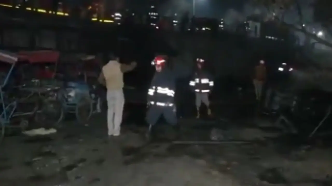 fire breaks out in slums of Geeta Colony