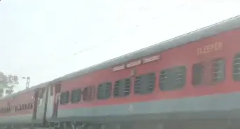 Fire Breaks Out In Triveni Express Coming From Prayagraj Fire Breaks Out in Triveni Express from Prayagraj, Panic Ensues as Passengers Evacuate | VIDEO