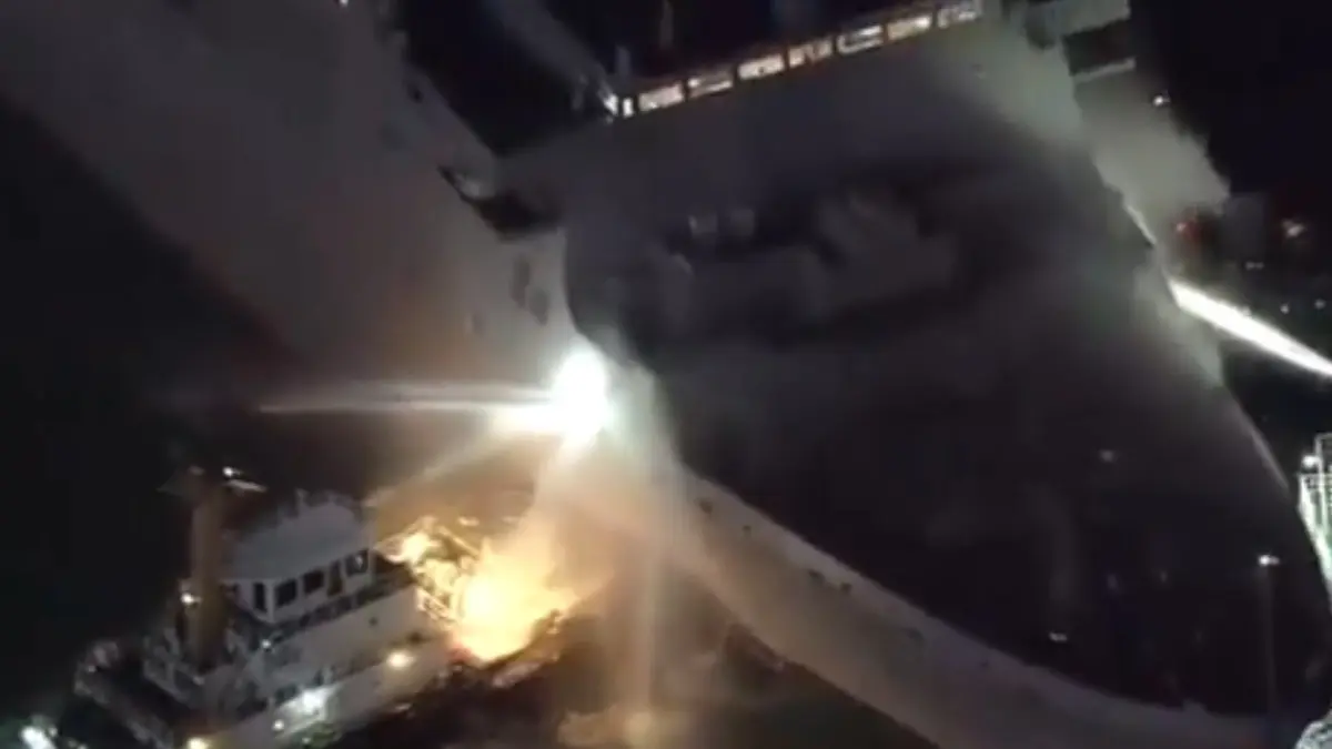 Massive Fire Erupts on US Navy Warship off Japan Coast, Lasts 12 Hours, Injures Two Sailors Fire Erupts on US Navy Warship off Japan Coast