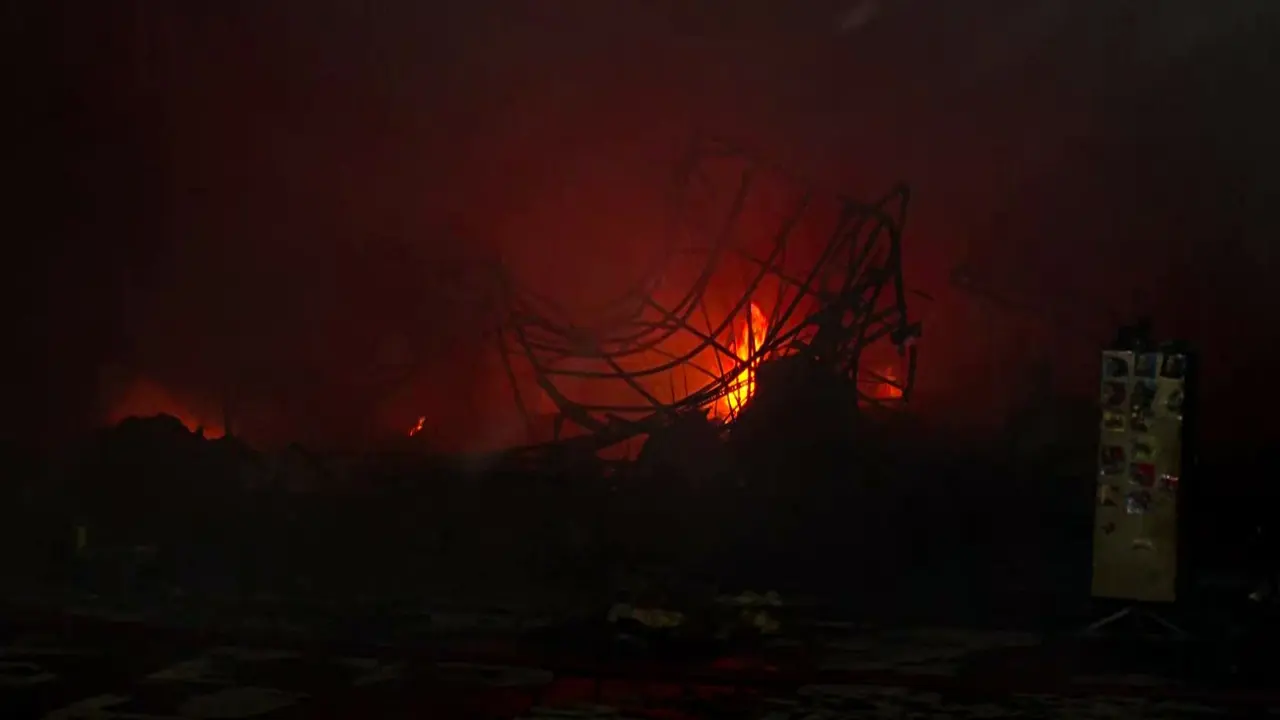 Fire rages in Delhi Haat