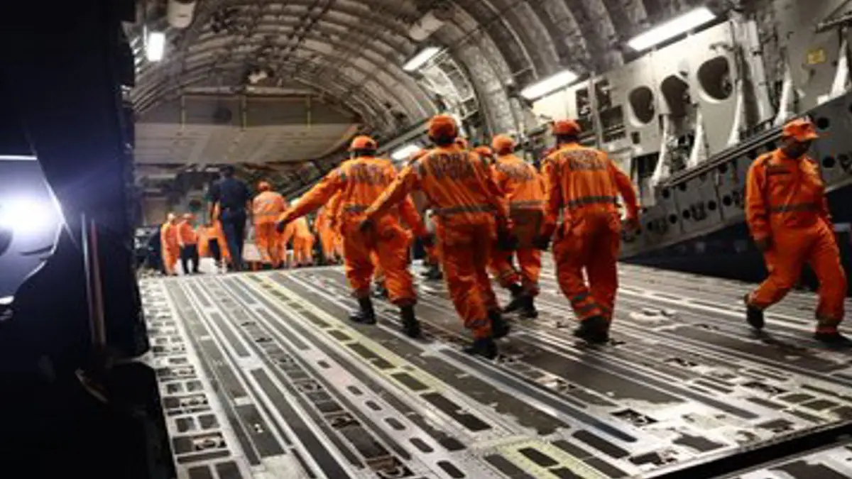 Five 6th Battalion NDRF Teams Airlifted from Vadodara to Chennai as Cyclone Ditwah Intensifies