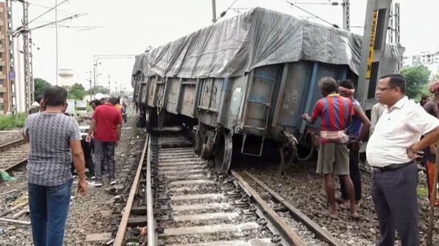 Five Wagons of Goods Train Derails in West Bengal's Malda | Republic World