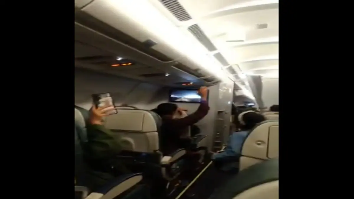 Flight carrying Indian students lands in Delhi