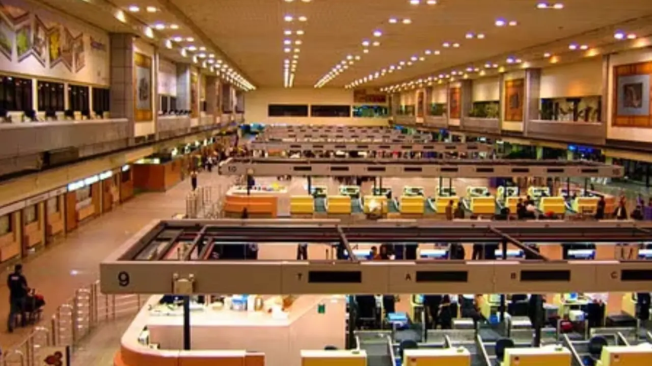 BREAKING | Bangkok Earthquake: Airports Evacuated, Flight Halted and Rail-Metro Services Hit Flight Services Hit After Earthquake; Don Mueang Airport, Bangkok