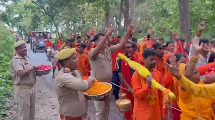 flowers on Kanwariyas