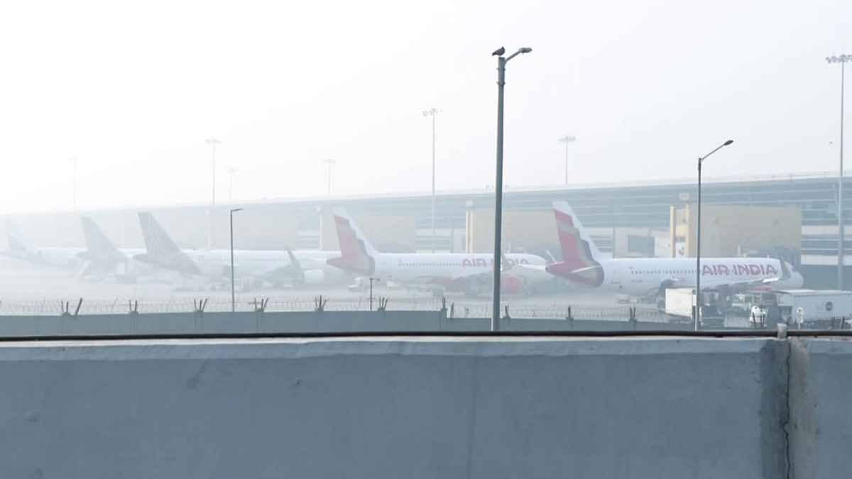 Fog Impact Continues: Red Alert On, Airlines Issue Travel Advisory | Keep Checking Flight Status 