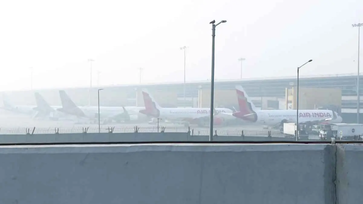 Fog Impact Continues: Red Alert On, Airlines Issue Travel Advisory | Keep Checking Flight Status Fog Impact Continues: Red Alert On, Airlines Issue Travel Advisory | Keep Checking Flight Status