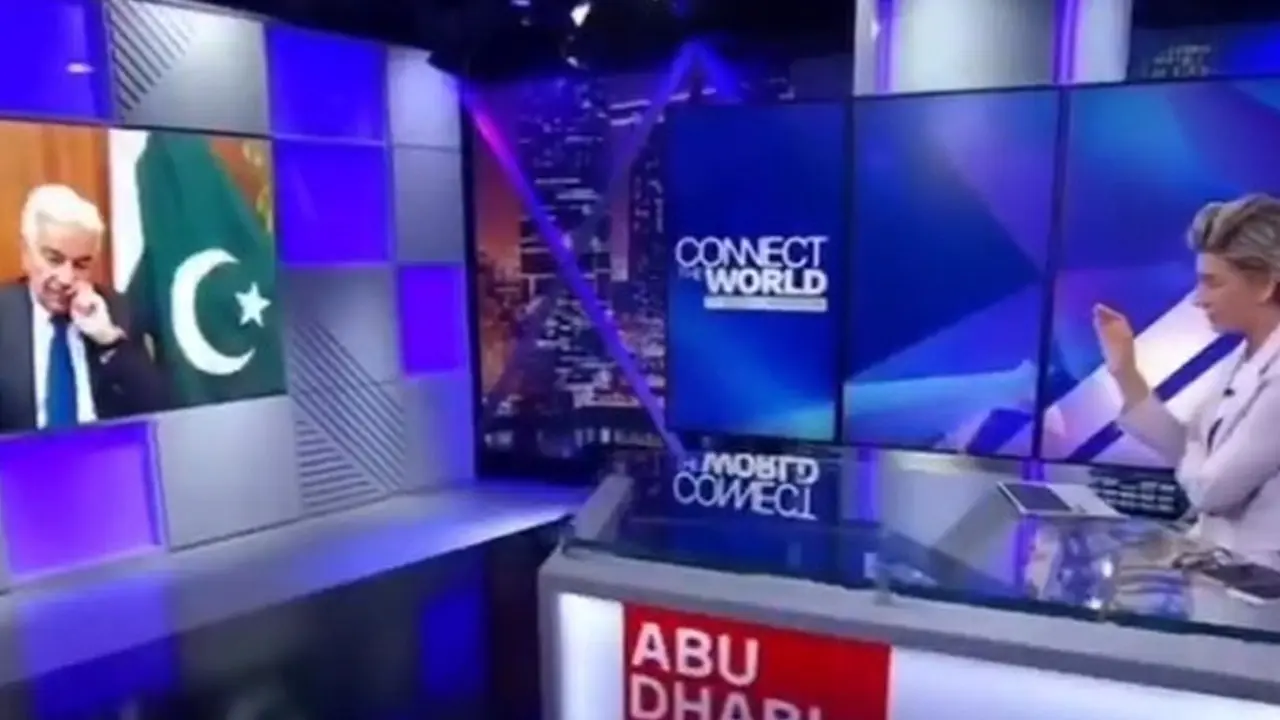 Foreign female journalist scolded Pakistani Defense Minister