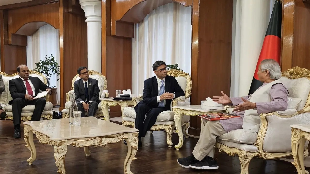 Foreign Secretary Vikram Misri Meets Bangladesh’s Yunus Amid Strained Ties | LIVE