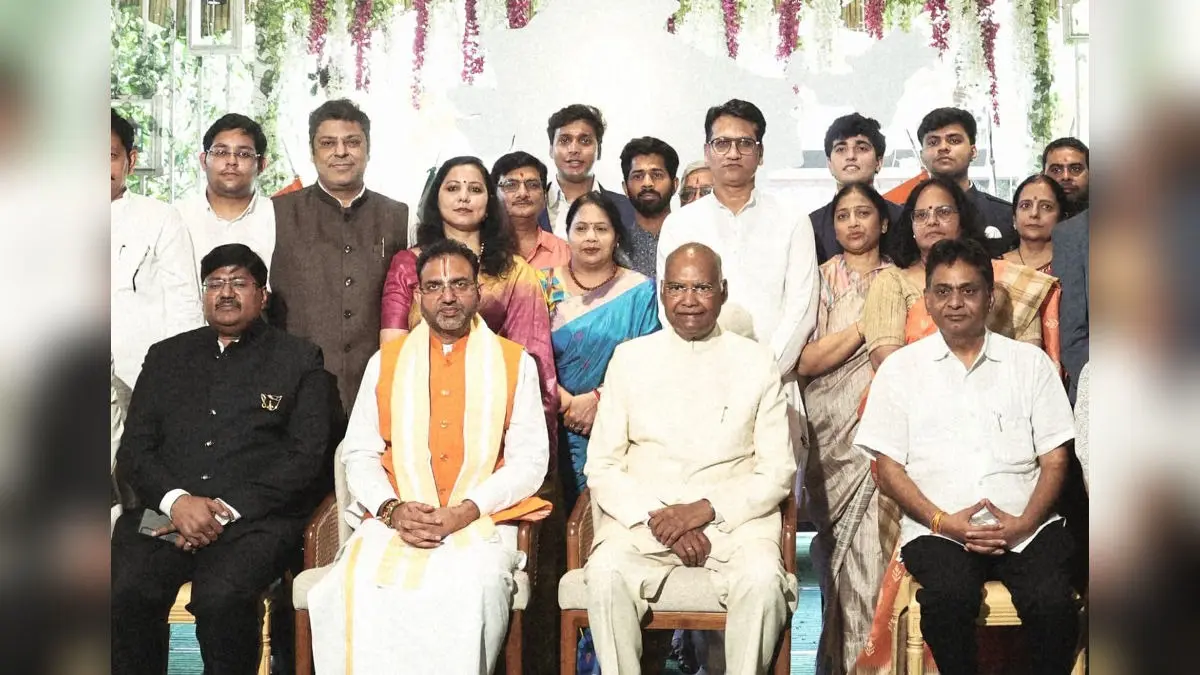Former President Ram Nath Kovind Pays Tribute at Vishwa Ramayana Ashram’s Rashtra Mandir in Delhi Former President Ram Nath Kovind Pays Tribute at Vishwa Ramayana Ashram’s Rashtra Mandir in Delhi