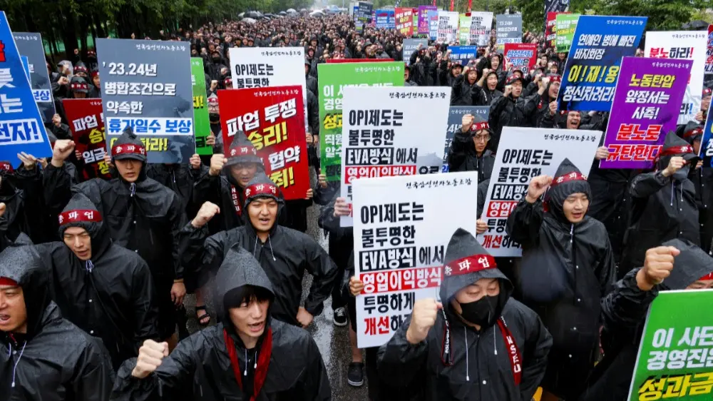 Samsung resumes union negotiations amid ongoing chip plant strikes Samsung Electronics union strike