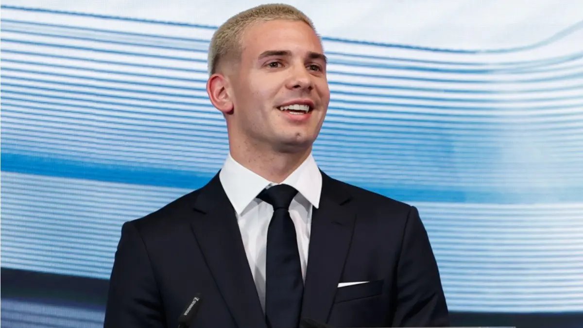 Real Madrid's New Signing Franco Mastantuono Pledges Unwavering Commitment To Los Blancos: 'I Will Give My Life To This Jersey' Franco Mastantuono during his first press conference for Real Madrid