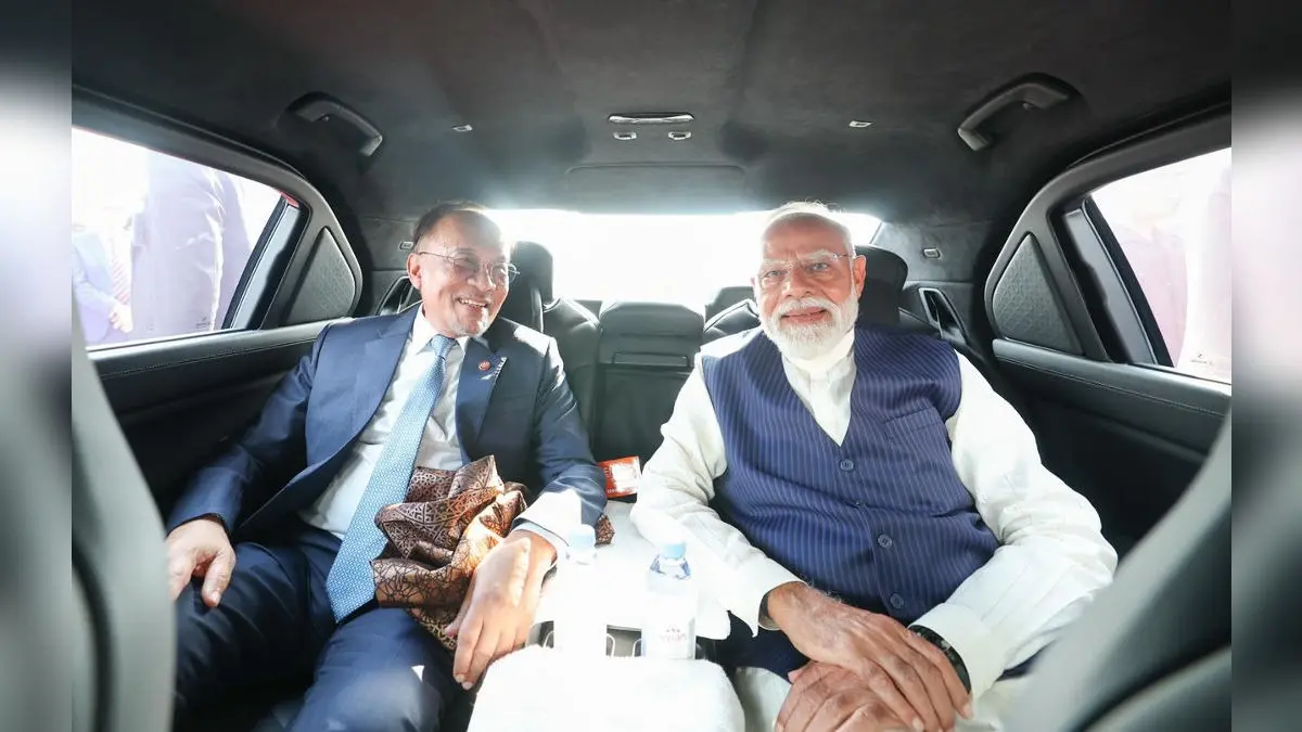 From Airport To Community Meet: PM Modi Shares Car Ride With Malaysia's PM Anwar, Reflecting Personal Rapport From Airport To Community Meet: PM Modi Shares Car Ride With Malaysia's PM Anwar, Reflecting Personal Rapport