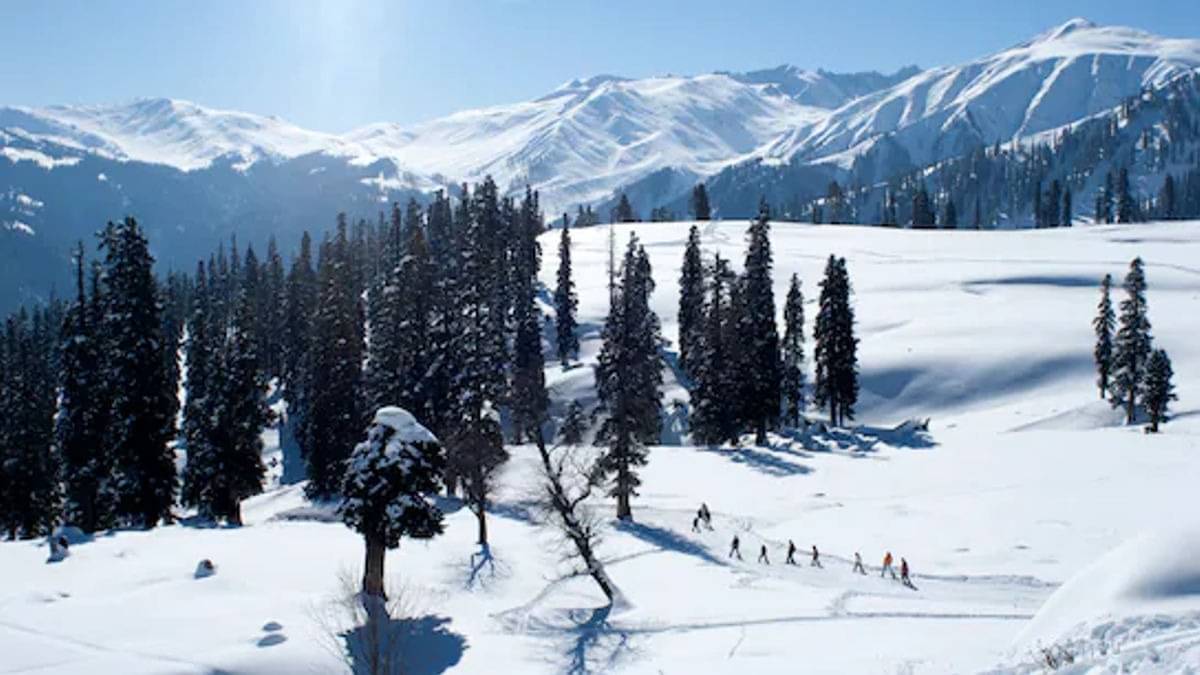 From Kashmir to Arunachal: Here Are 6 Destinations Perfect For Snow Lovers This Winter Season